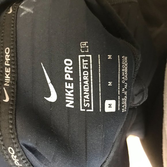 NIKE PRO ~ MENS MEDIUM ~ BLACK HOODED SHORT SLEEVE FITNESS TOP CQ8343-010 - Picture 6 of 8